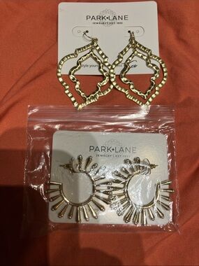 Set of 2 Earrings from Park Lane